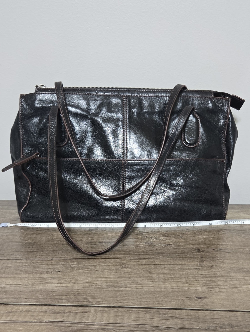 Sleek Black Leather Shoulder Bag with Double Straps